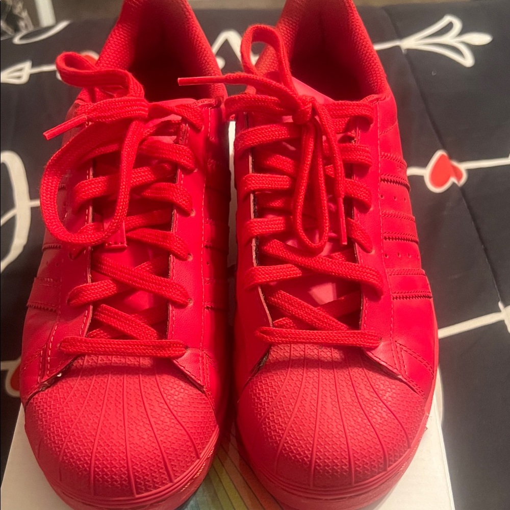 Adidas Pharrell Williams Red Superstar 

Used, Good Condition!